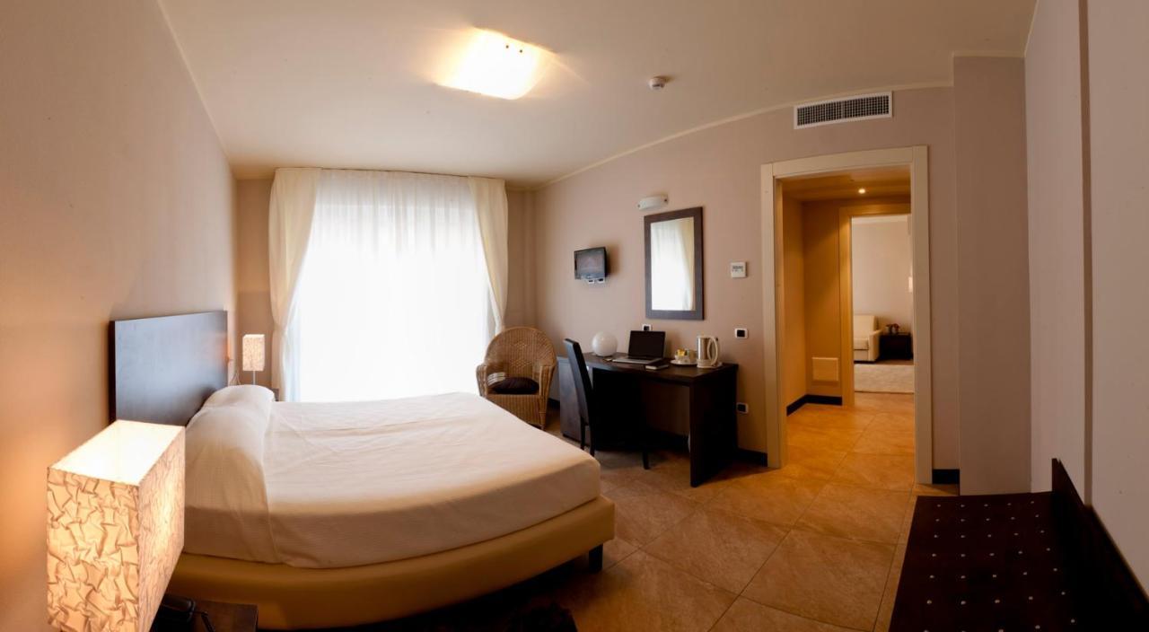 Hotel Kent Milano Marittima Exterior foto